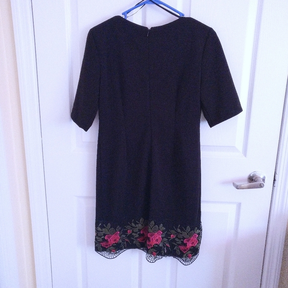 Floral Lace Trimmed Short Sleeve Textured Shift Dress - Picture 2 of 7